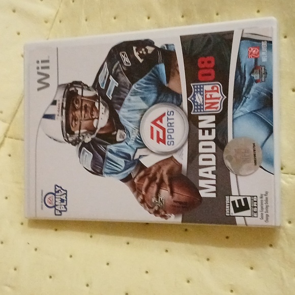 Wii Madden NFL 08 Video Game with booklet Preloved - Picture 5 of 5